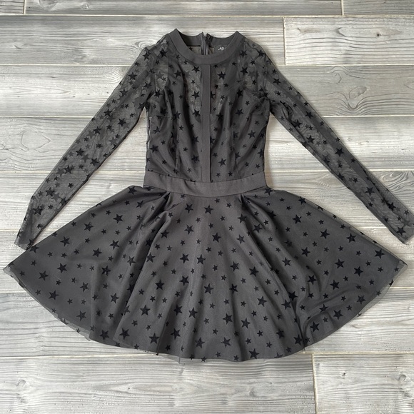 ⭐️ BLACK STAR DRESS - Picture 1 of 4